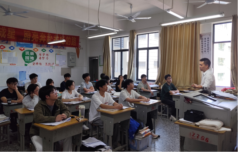 决胜职教高考,最后一周我们这样做--星课标为长宁职校学子送上“提分秘籍”
